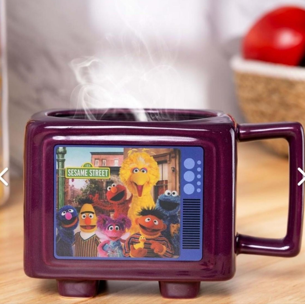 Sesame Street Heat Reveal TV Shape Mug. coffee mug kitchen
